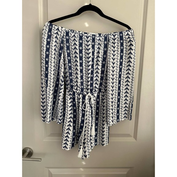 Cupcakes and Cashmere 'Amani' Off-The-Shoulder Embroidered Romper Sz. XS - Picture 1 of 8